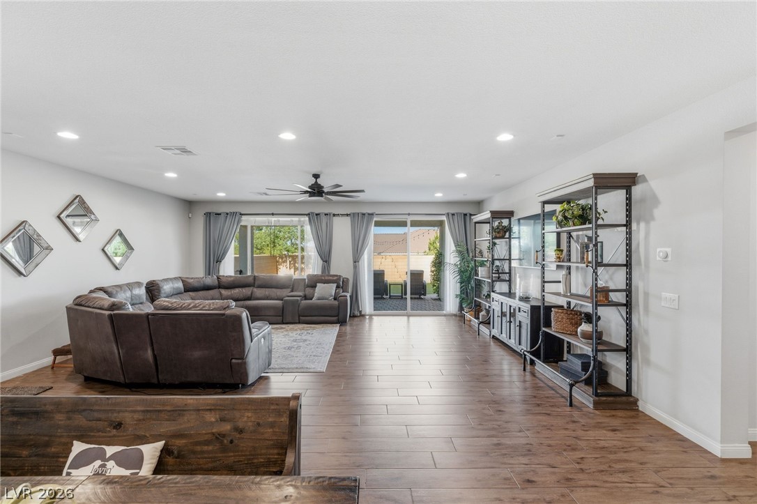 6380 Regina Ridge Street Las Vegas NV 89149