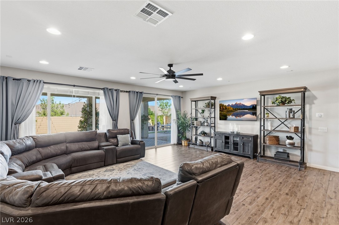 6380 Regina Ridge Street Las Vegas NV 89149