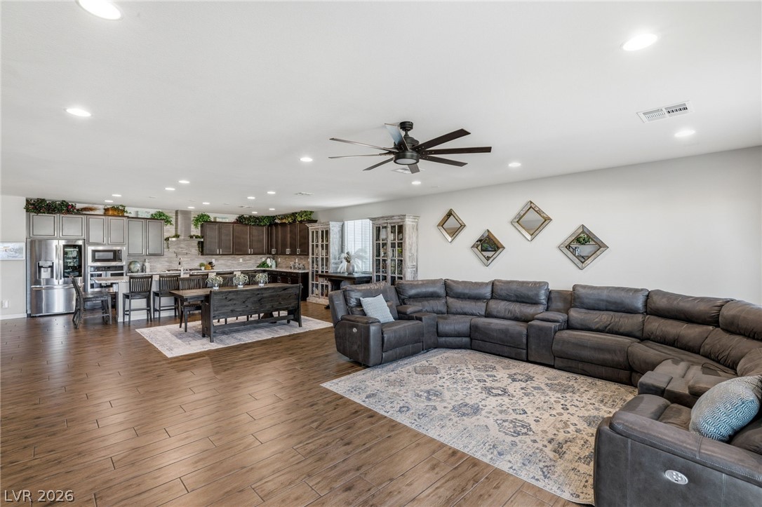 6380 Regina Ridge Street Las Vegas NV 89149