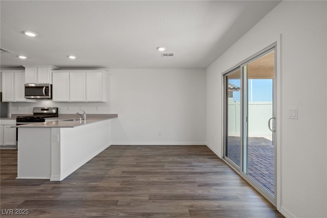 6746 Magnolia River Avenue Las Vegas NV 89156