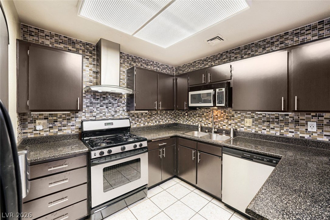 6712 Oak Valley Drive Las Vegas NV 89103