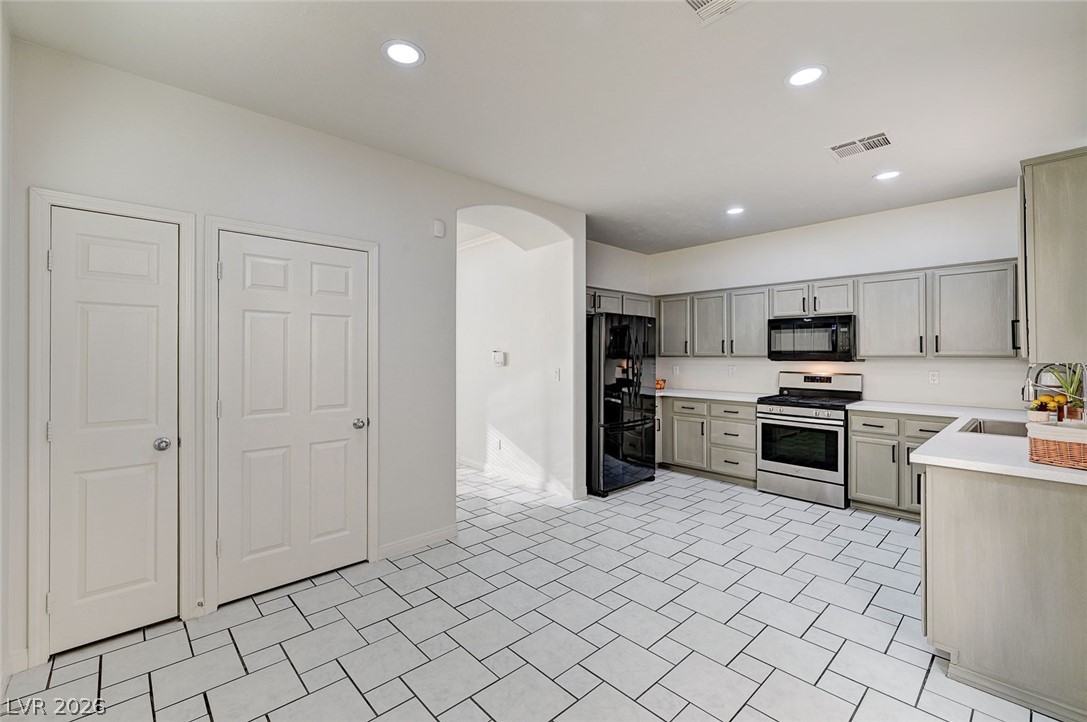 8062 Imperial Treasure Street Las Vegas NV 89139