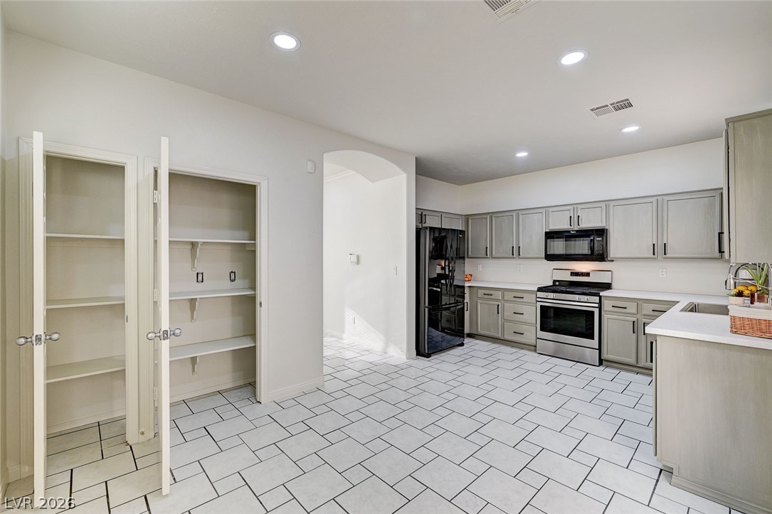 8062 Imperial Treasure Street Las Vegas NV 89139