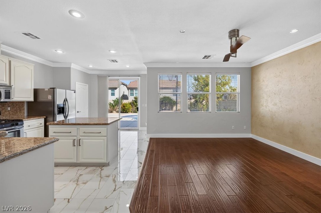 262 Fox Lake Avenue Las Vegas NV 89148