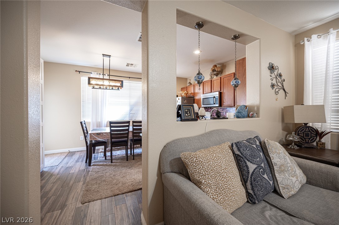 6882 Bronze Meadow Avenue Las Vegas NV 89122