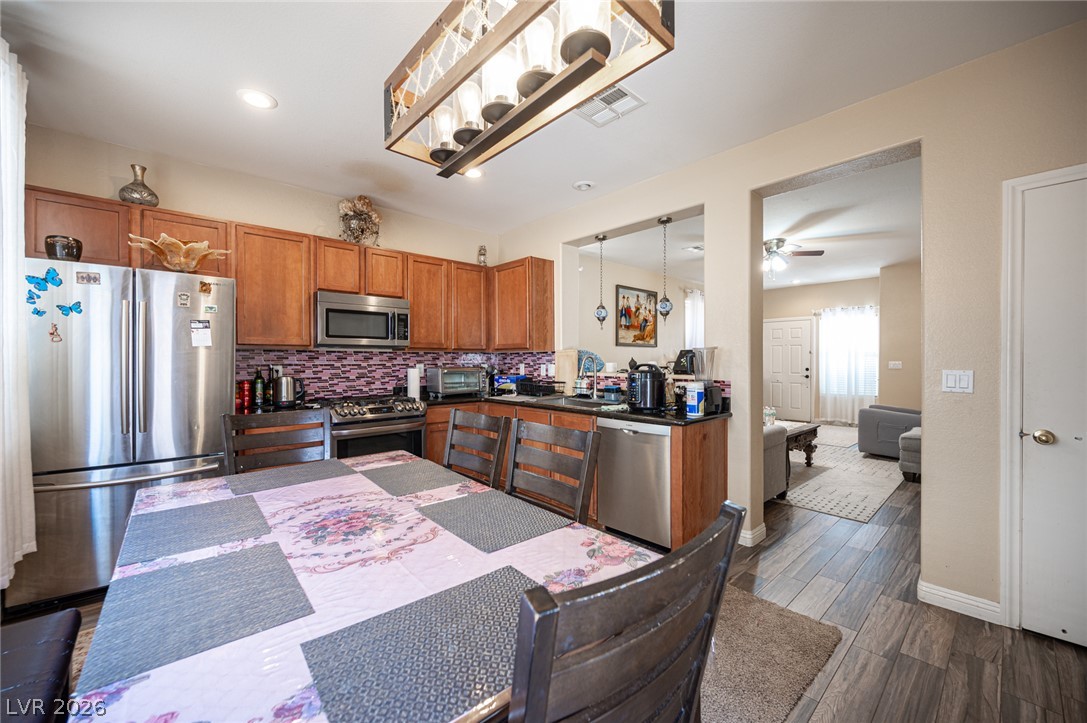 6882 Bronze Meadow Avenue Las Vegas NV 89122