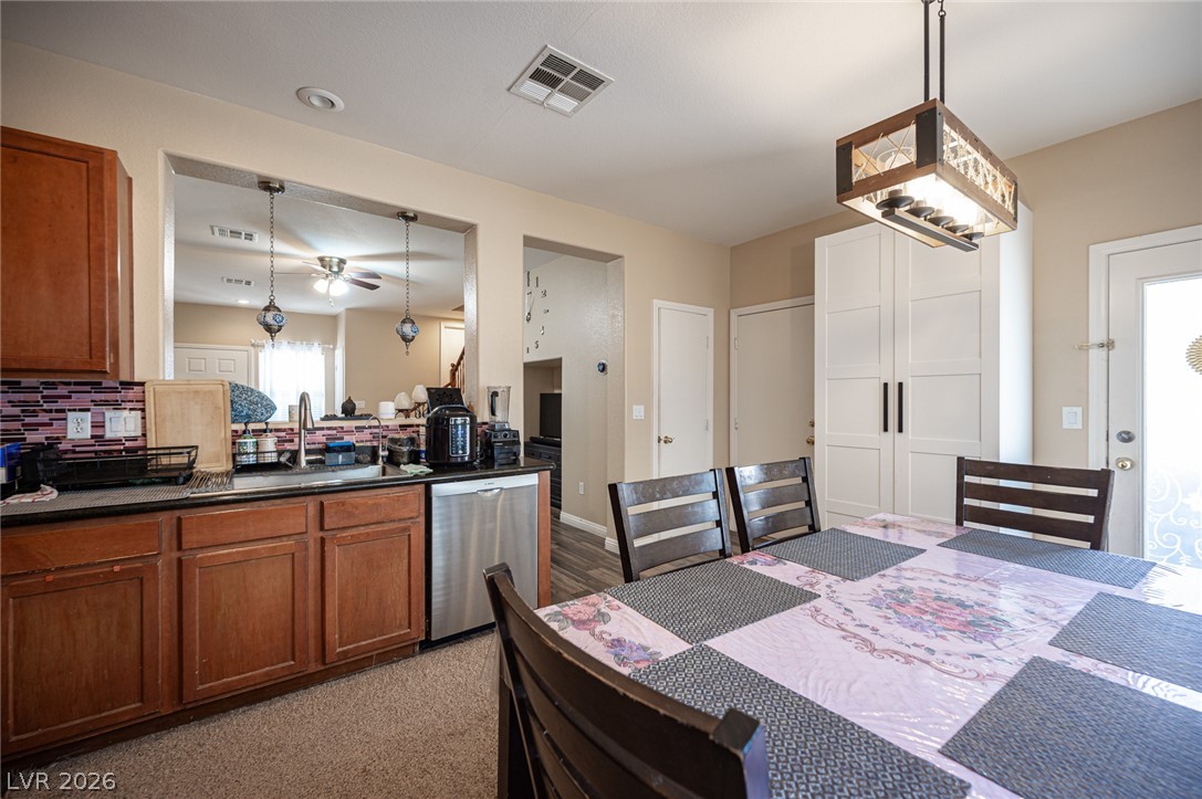 6882 Bronze Meadow Avenue Las Vegas NV 89122