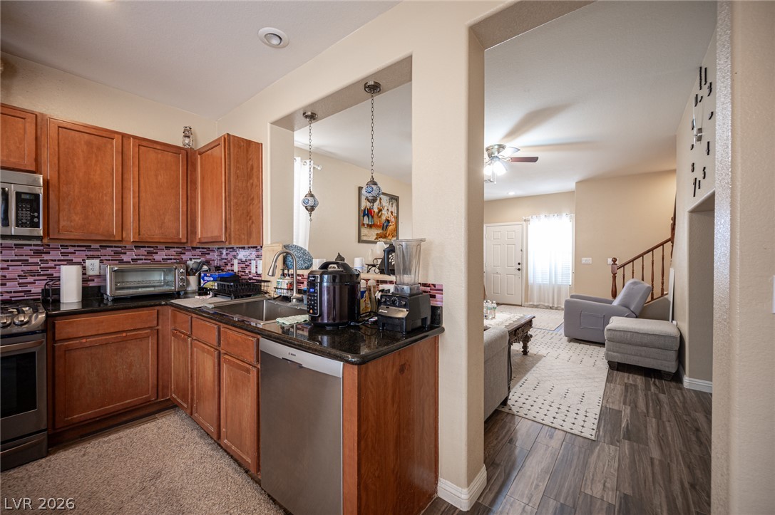 6882 Bronze Meadow Avenue Las Vegas NV 89122
