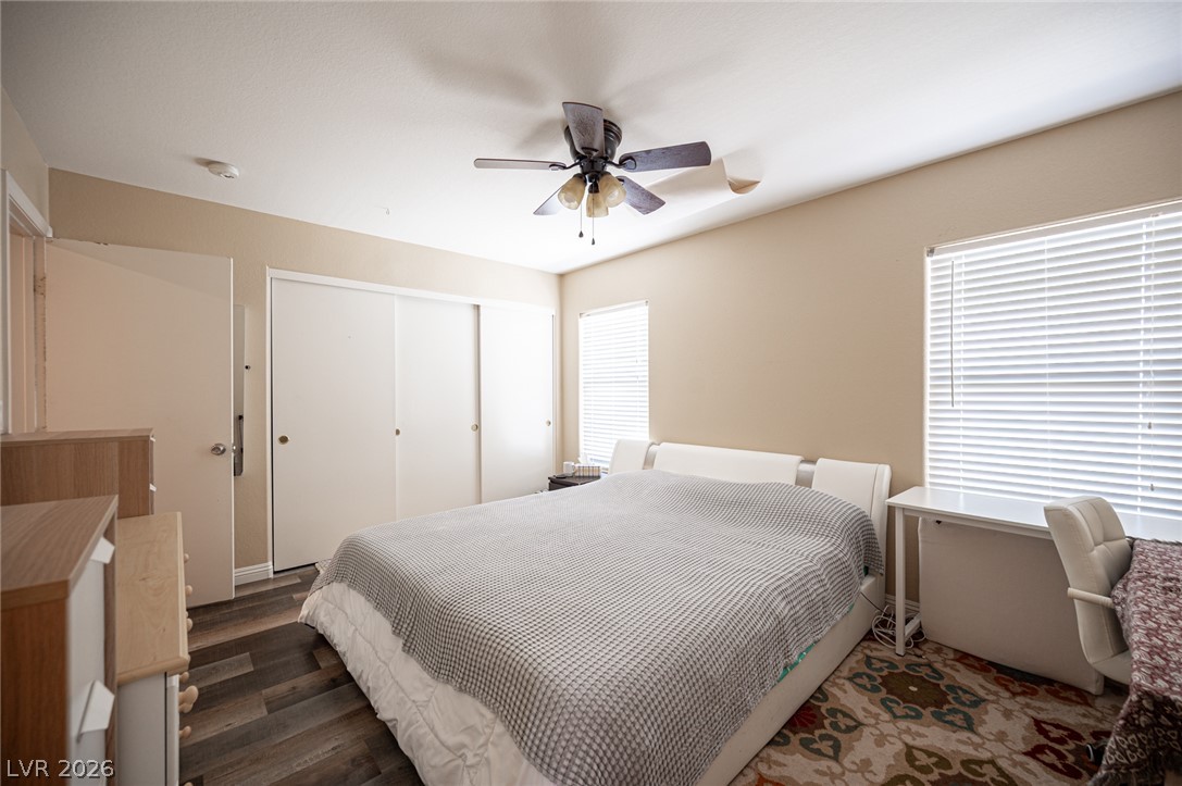 6882 Bronze Meadow Avenue Las Vegas NV 89122
