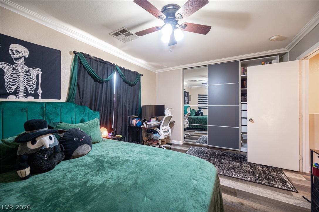 6882 Bronze Meadow Avenue Las Vegas NV 89122