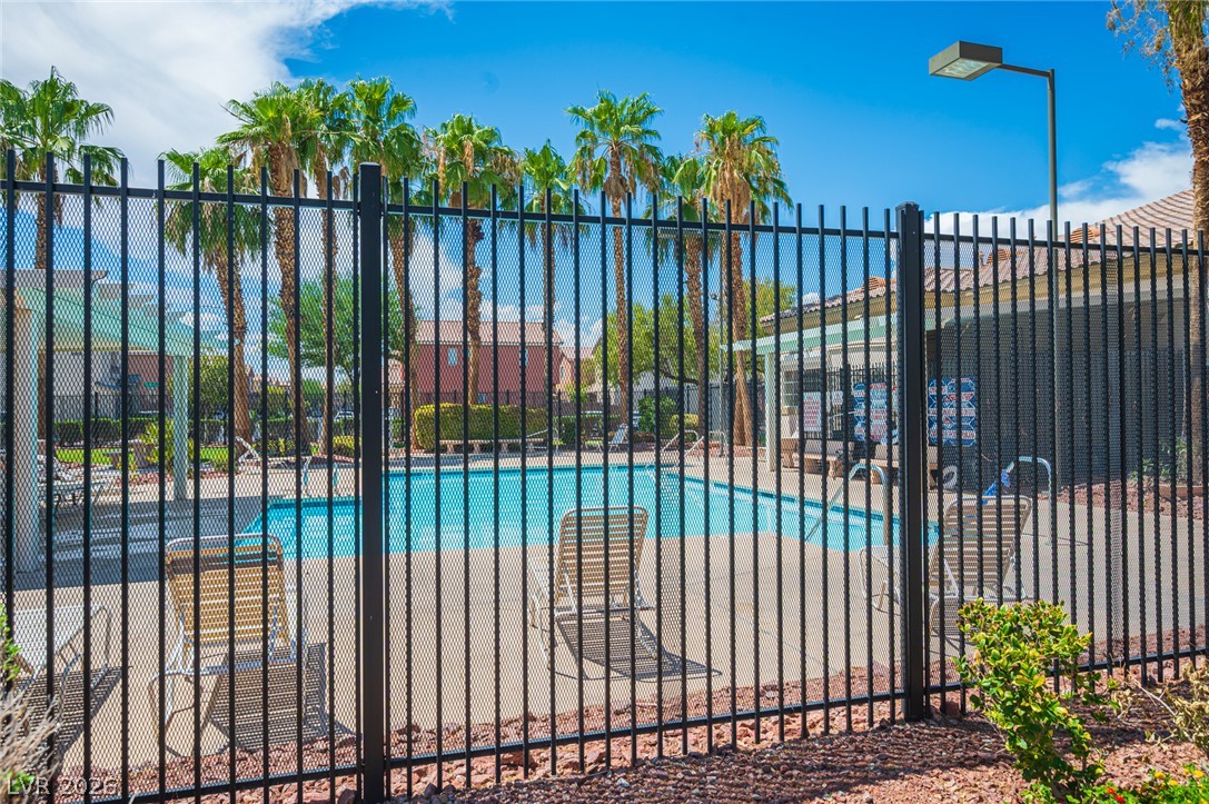 6882 Bronze Meadow Avenue Las Vegas NV 89122