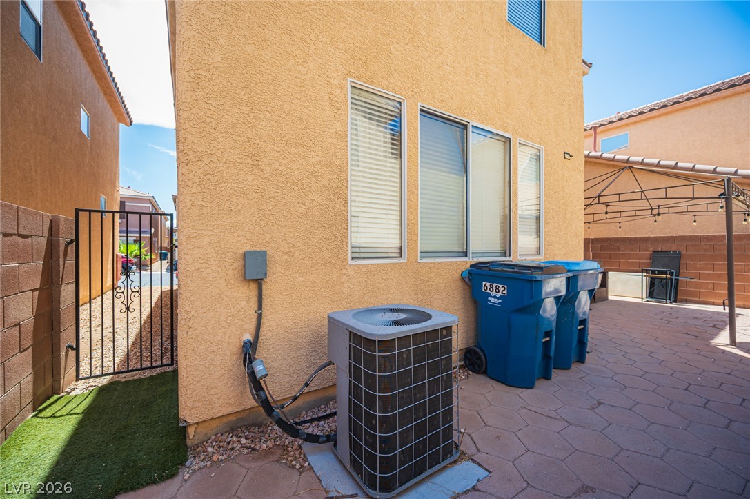 6882 Bronze Meadow Avenue Las Vegas NV 89122