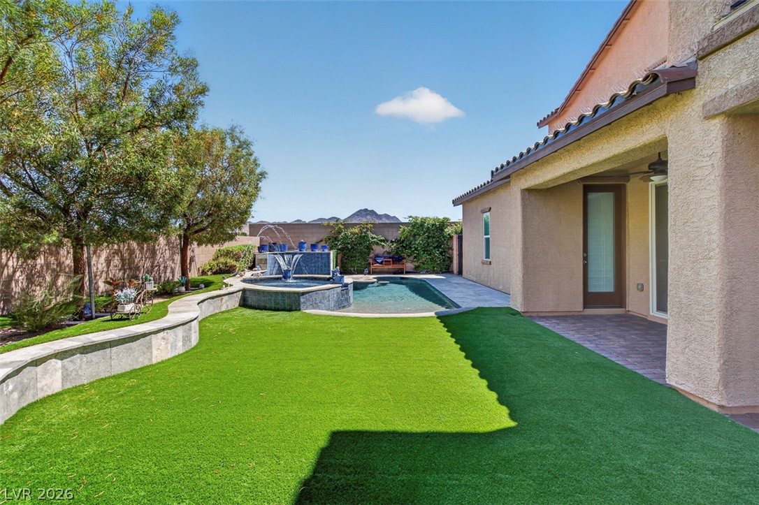 1824 Redland Ridge Street Henderson NV 89002