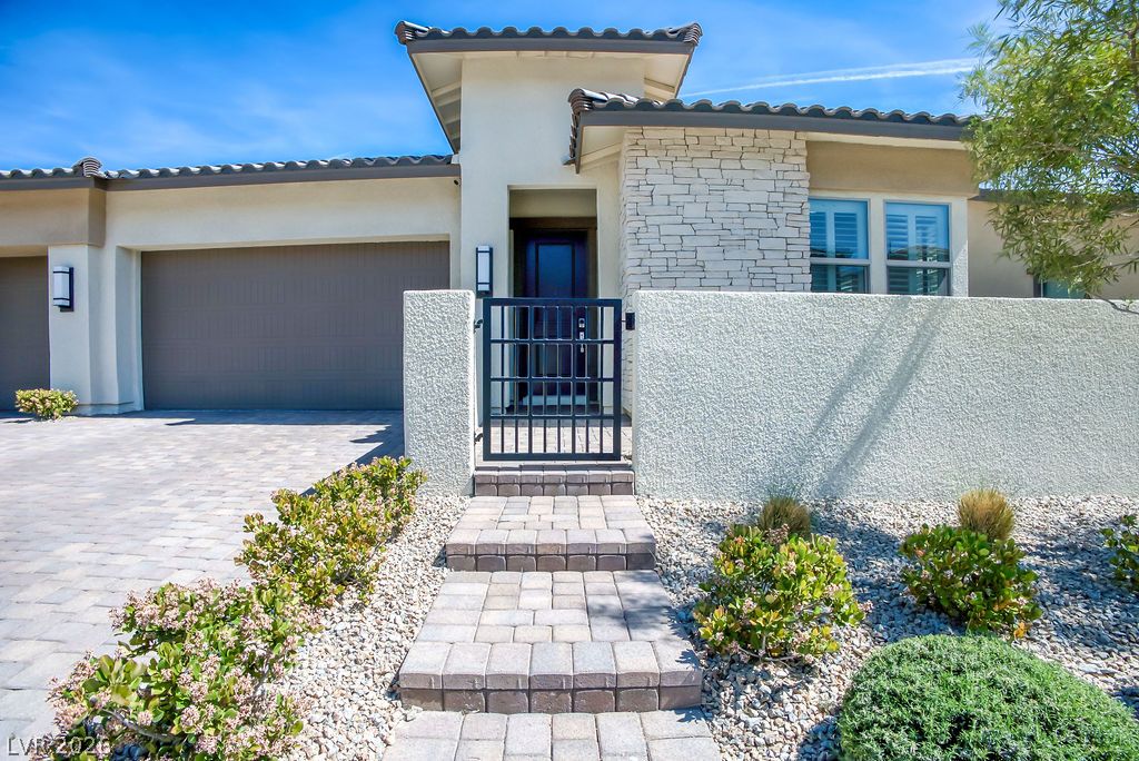 180 Medianoche Street Las Vegas NV 89138