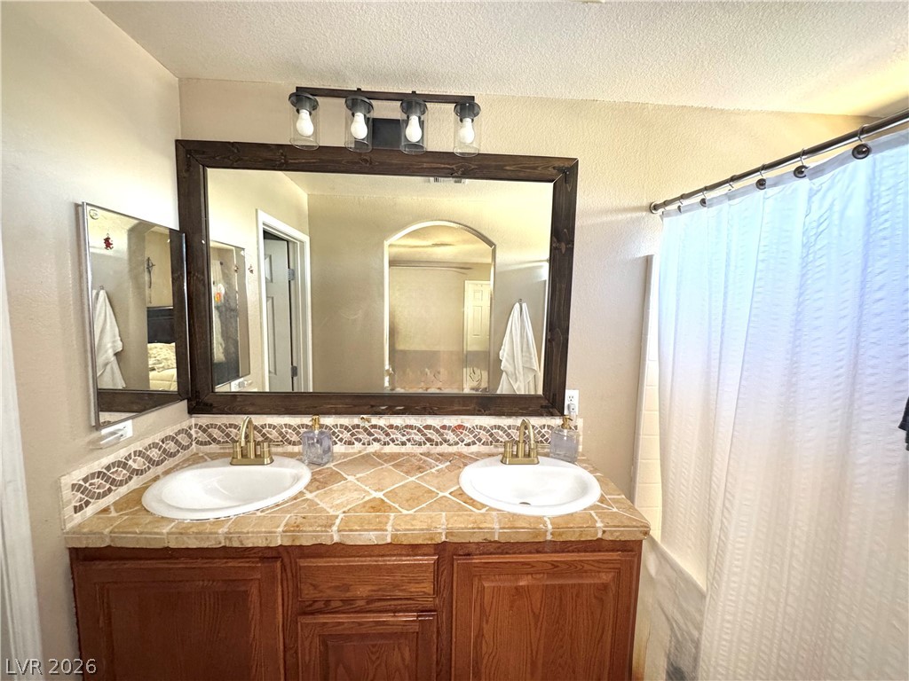 6240 Dartington Hall Street Henderson NV 89011