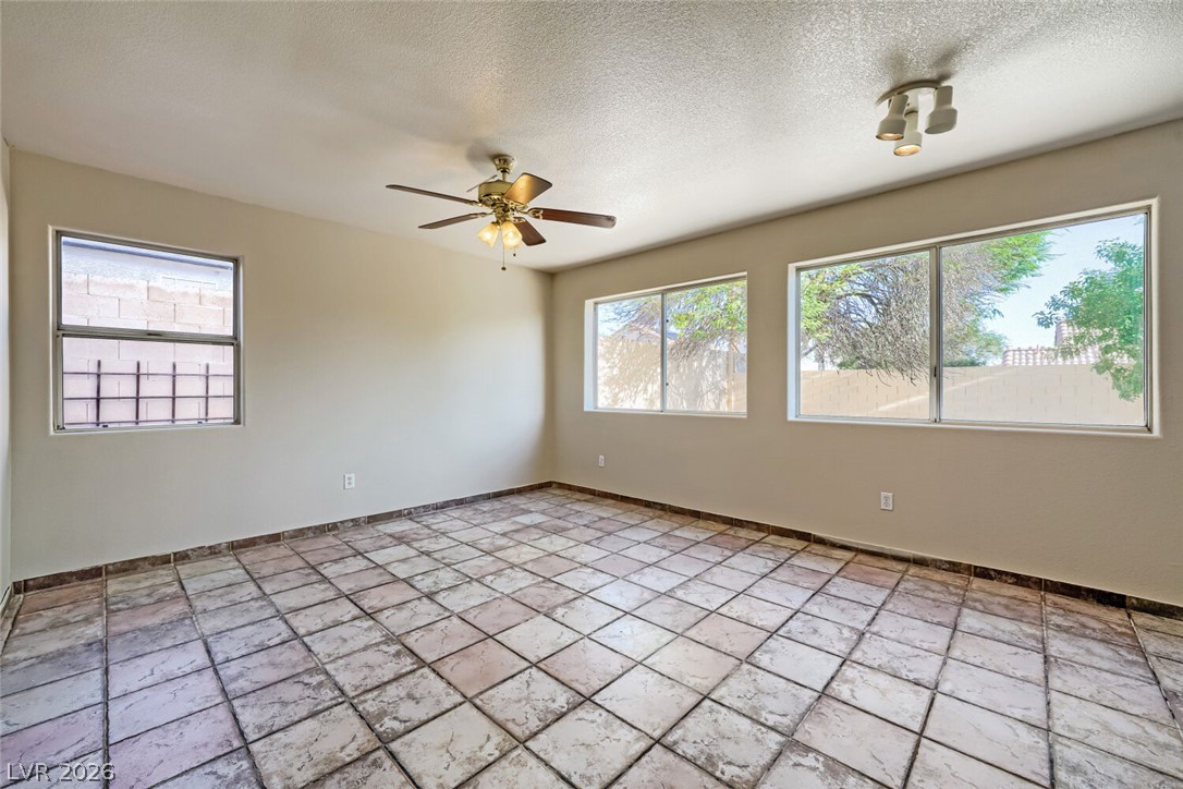 9304 Chilly Pond Avenue Las Vegas NV 89129