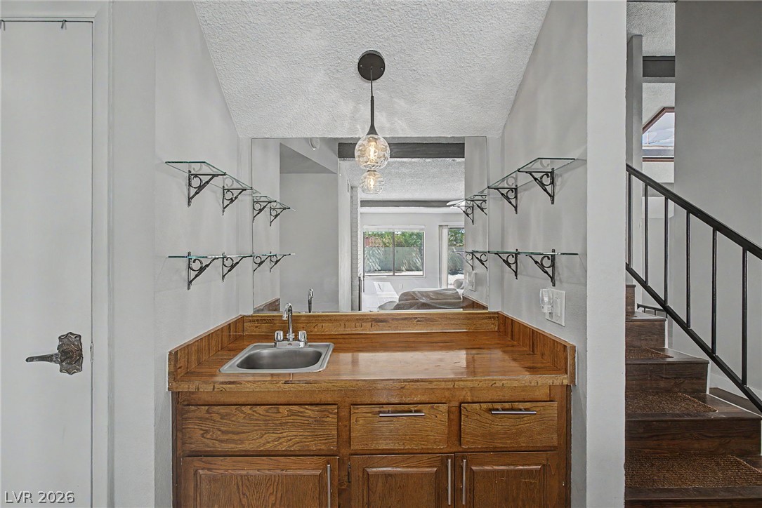 1884 Roxbury Lane Las Vegas NV 89119