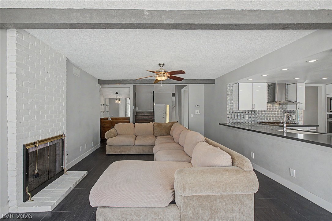 1884 Roxbury Lane Las Vegas NV 89119