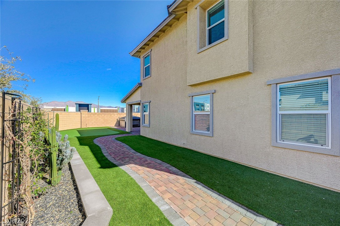 8878 Sasquatch Run Avenue Las Vegas NV 89166