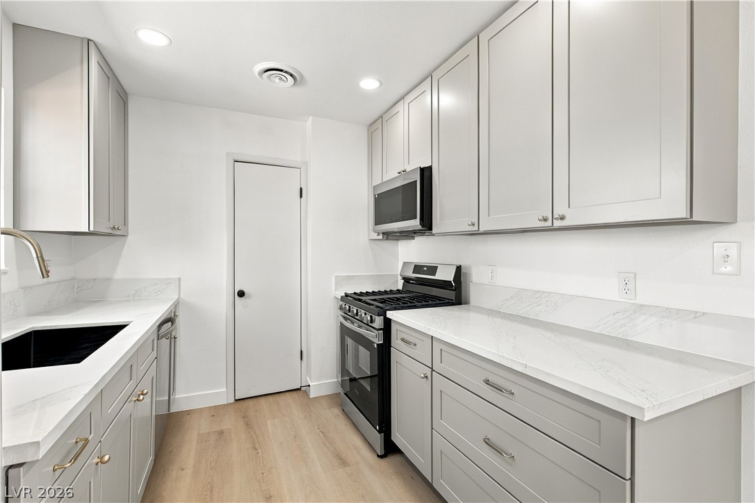 1208 Sandy Cove Street Las Vegas NV 89110