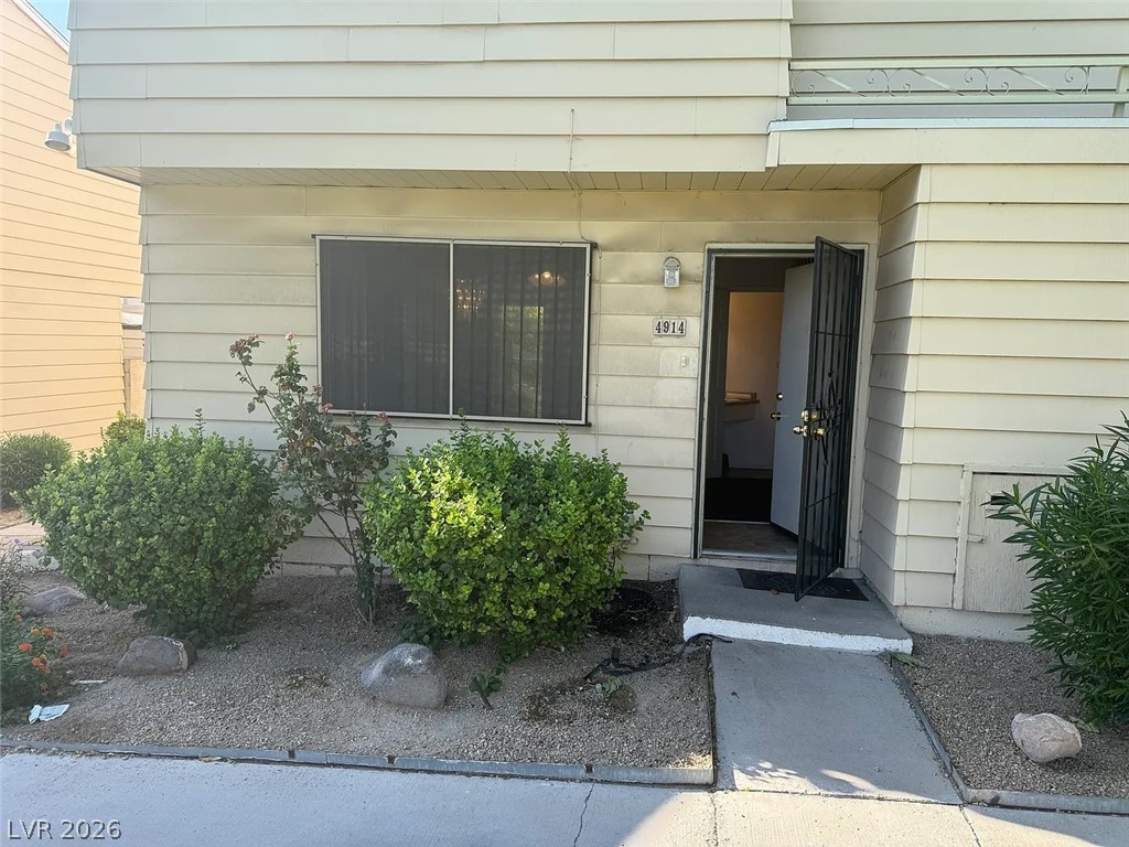 4914 Larkspur Street Las Vegas NV 89120