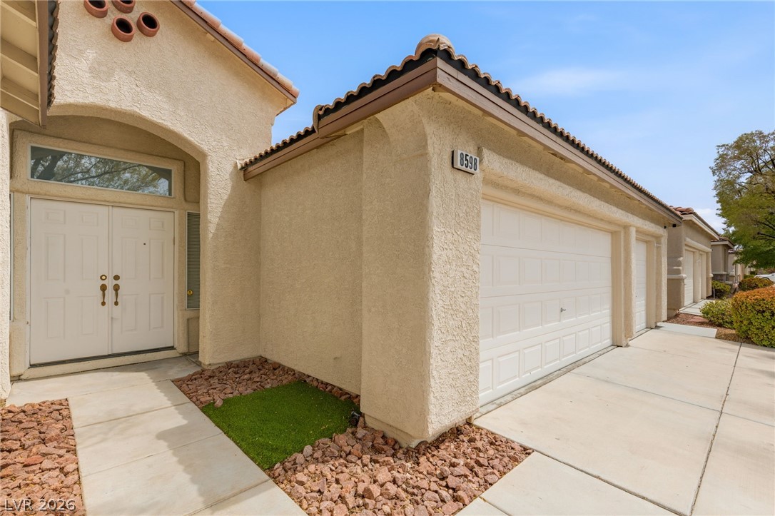 8598 Waterford Bend Street Las Vegas NV 89123