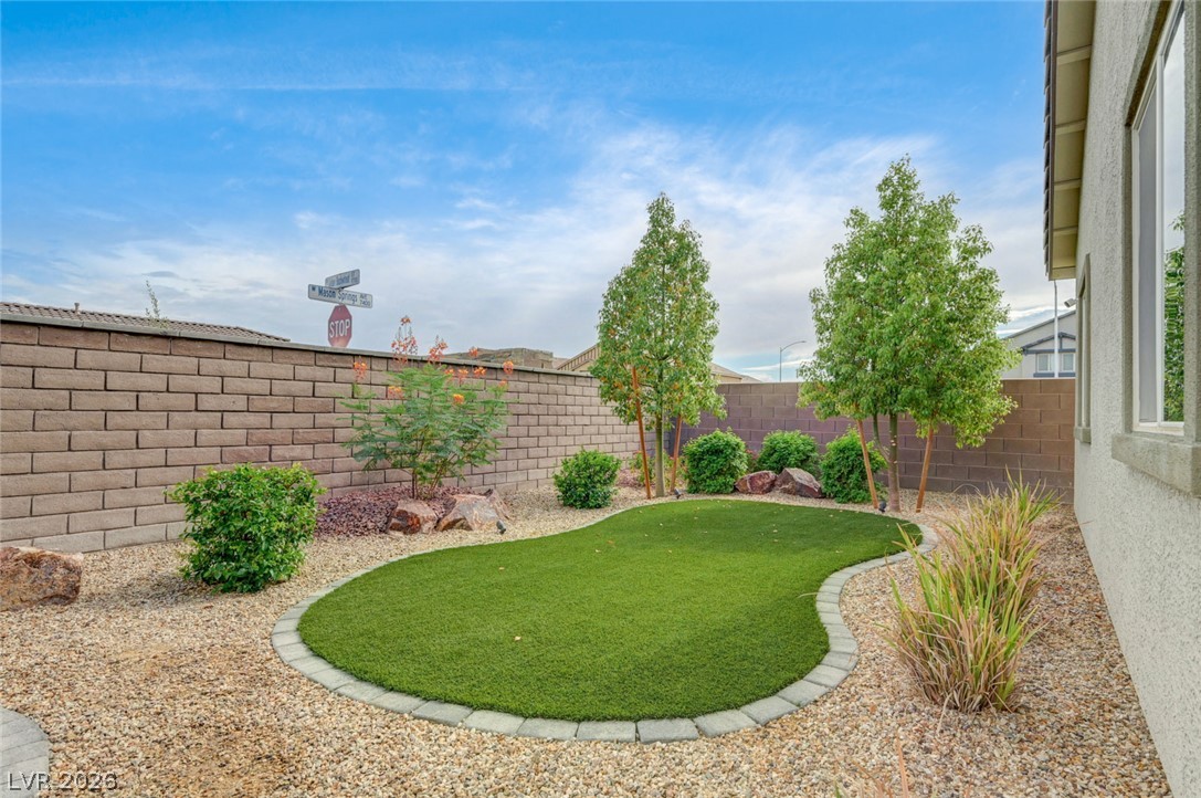 7446 Charlotte Bay Avenue North Las Vegas NV 89084