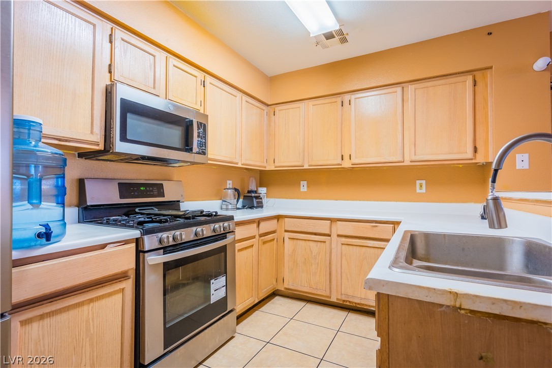 2124 Willowbury Drive B Las Vegas NV 89108