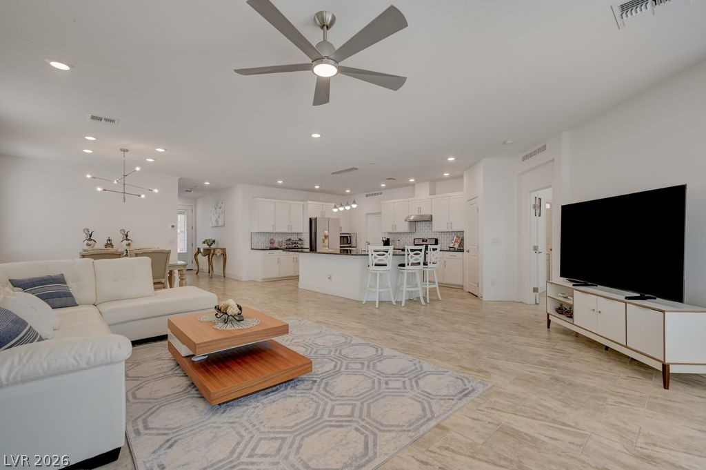 7135 Sunland Hills Avenue Las Vegas NV 89113