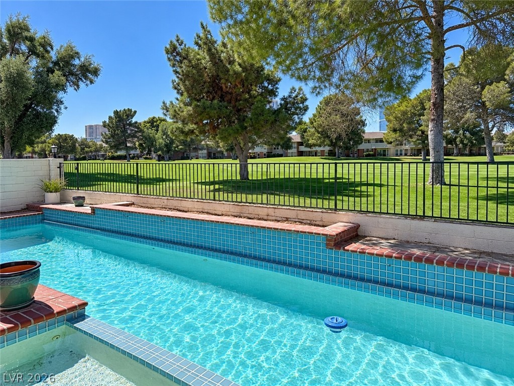 2823 Queens Courtyard Drive Las Vegas NV 89109