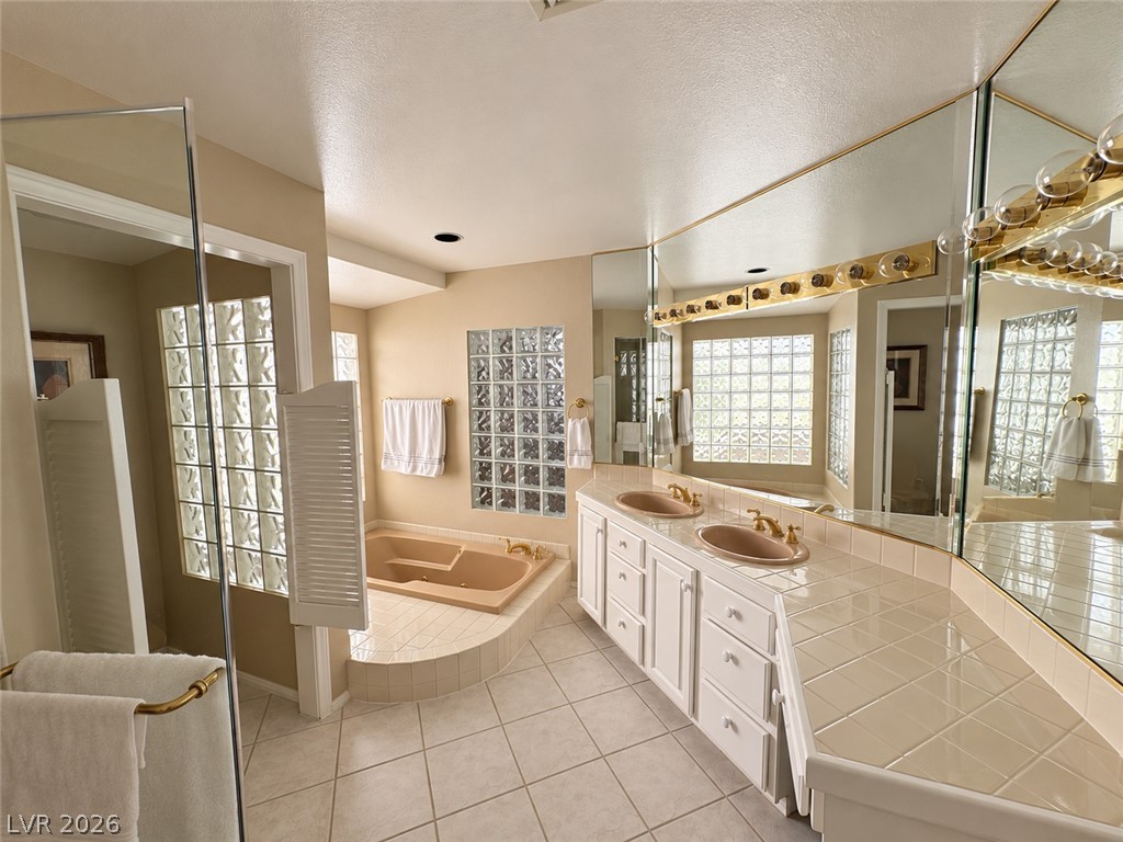 2823 Queens Courtyard Drive Las Vegas NV 89109
