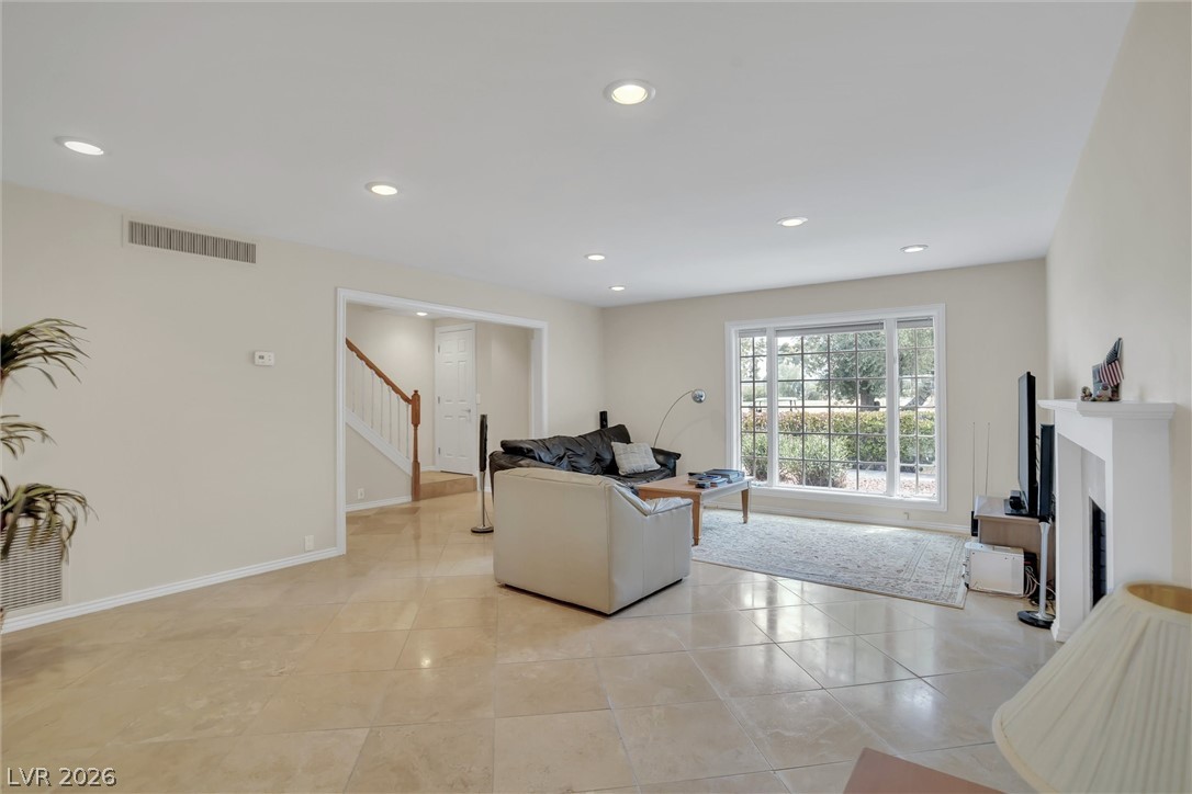 548 Tam O Shanter Las Vegas NV 89109