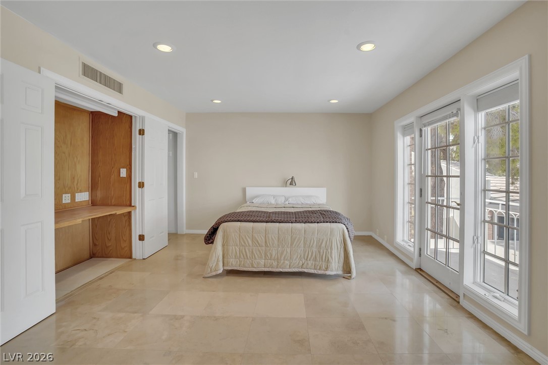 548 Tam O Shanter Las Vegas NV 89109