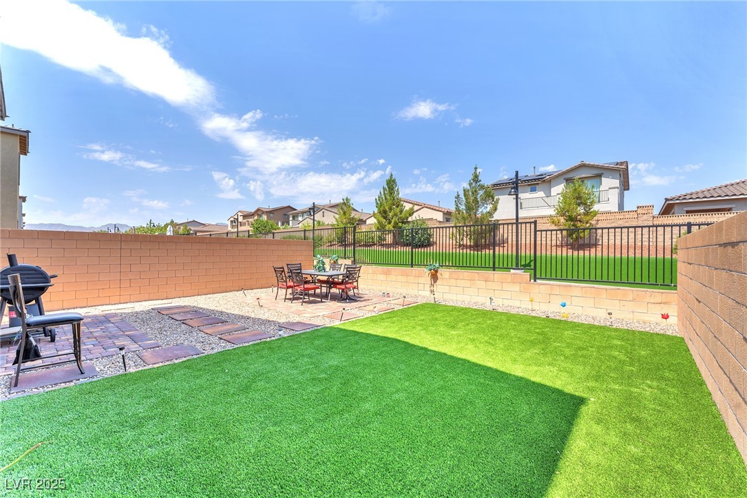 8879 Roadrunner Ravine Street Las Vegas NV 89166