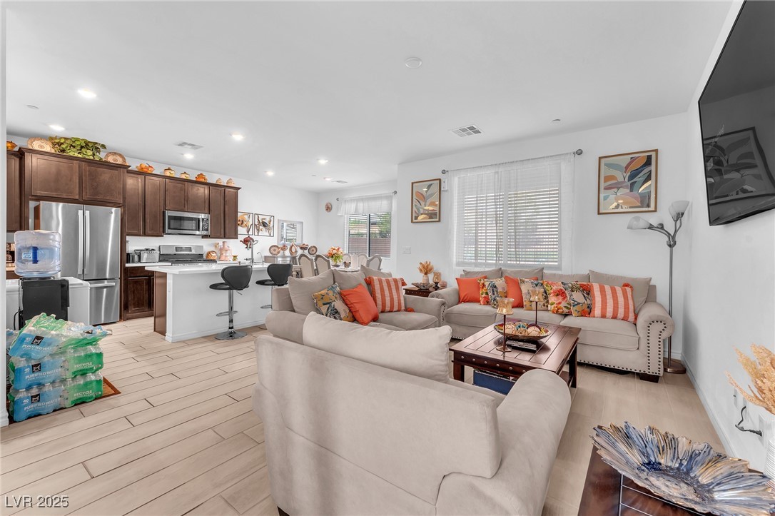 8879 Roadrunner Ravine Street Las Vegas NV 89166