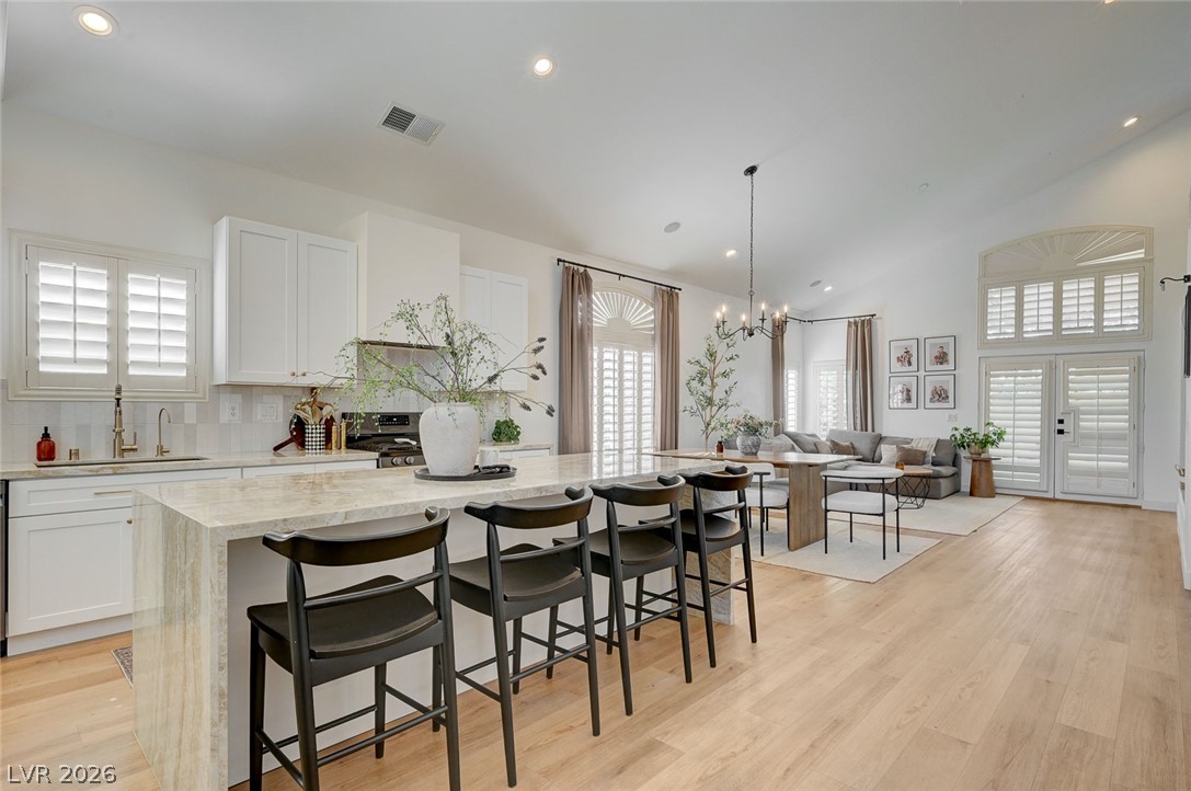 332 Jolly January Avenue Las Vegas NV 89183