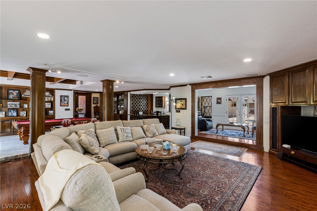 221 Dalmatian Lane Las Vegas NV 89107