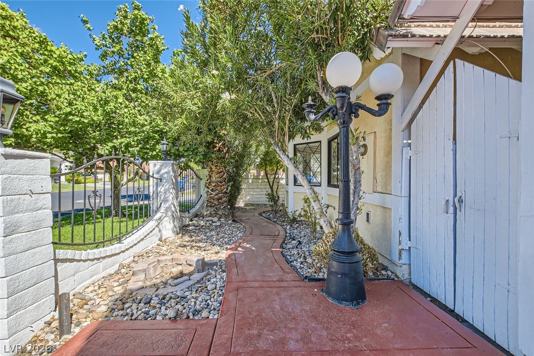221 Dalmatian Lane Las Vegas NV 89107