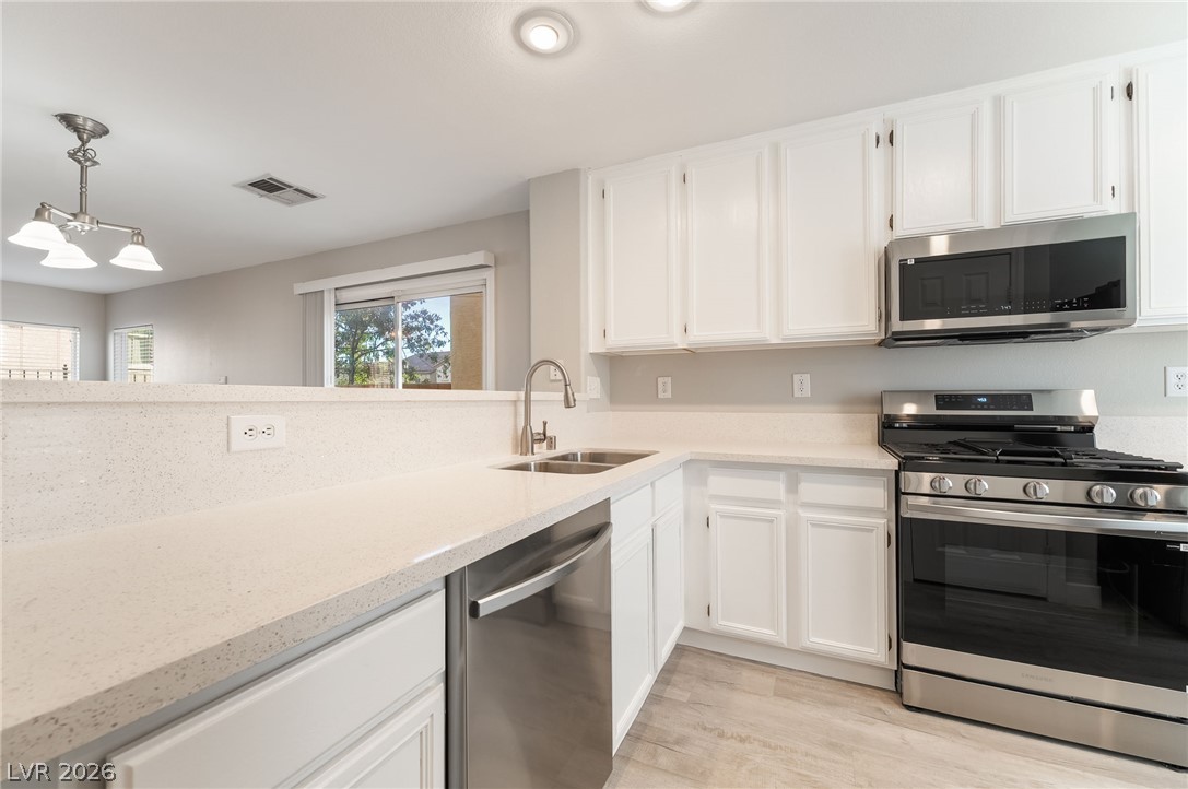 512 Swiss Cottage Avenue Las Vegas NV 89178