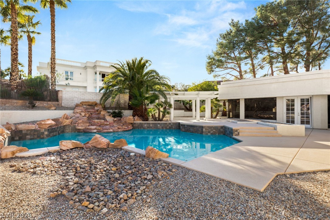 13 Dovetail Circle Henderson NV 89014