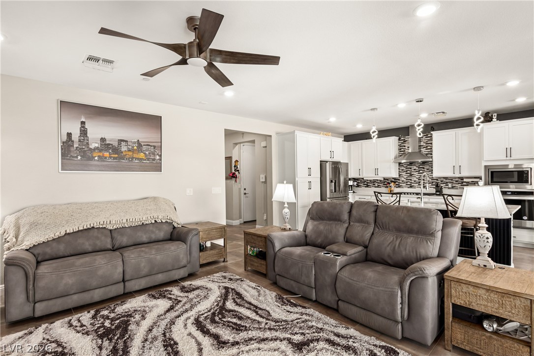 10934 Delparke Valley Avenue Las Vegas NV 89166