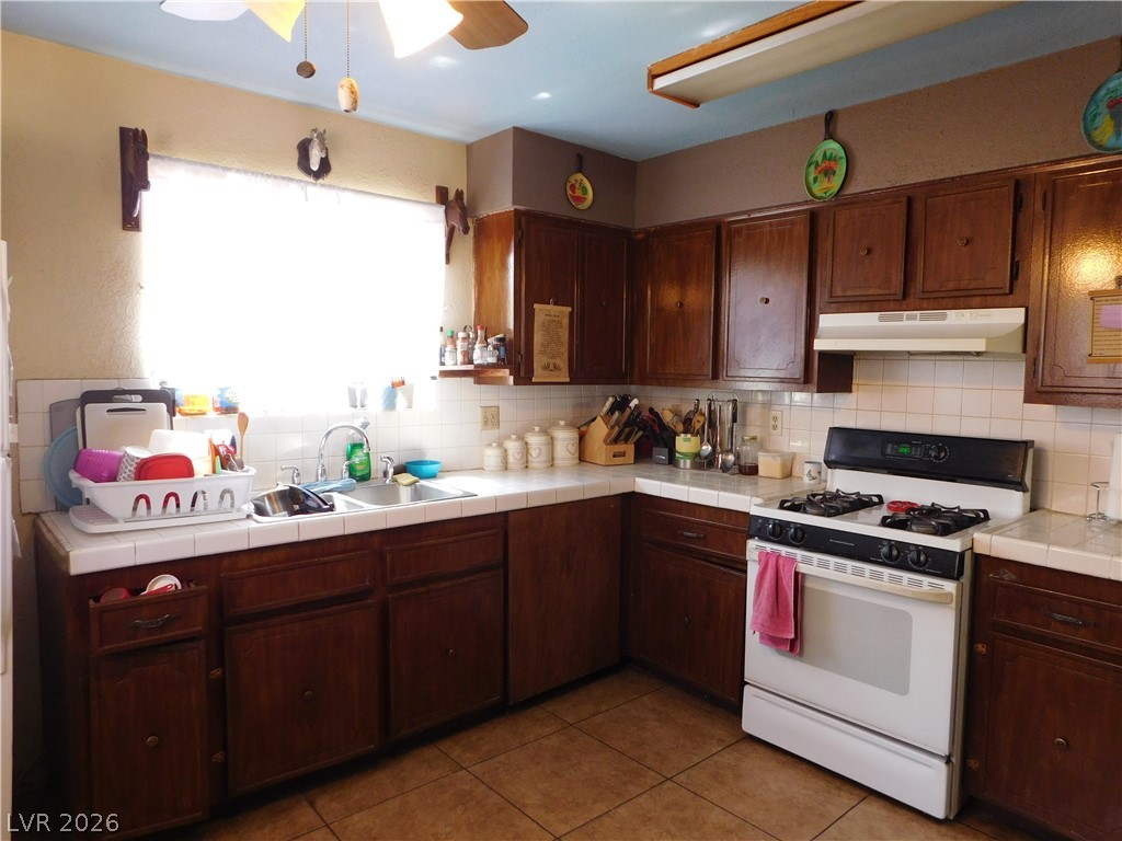 5294 Walnut Avenue Las Vegas NV 89110