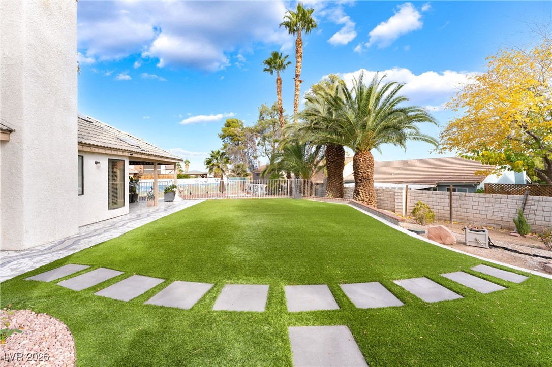 8 Hummingbird Lane Henderson NV 89014