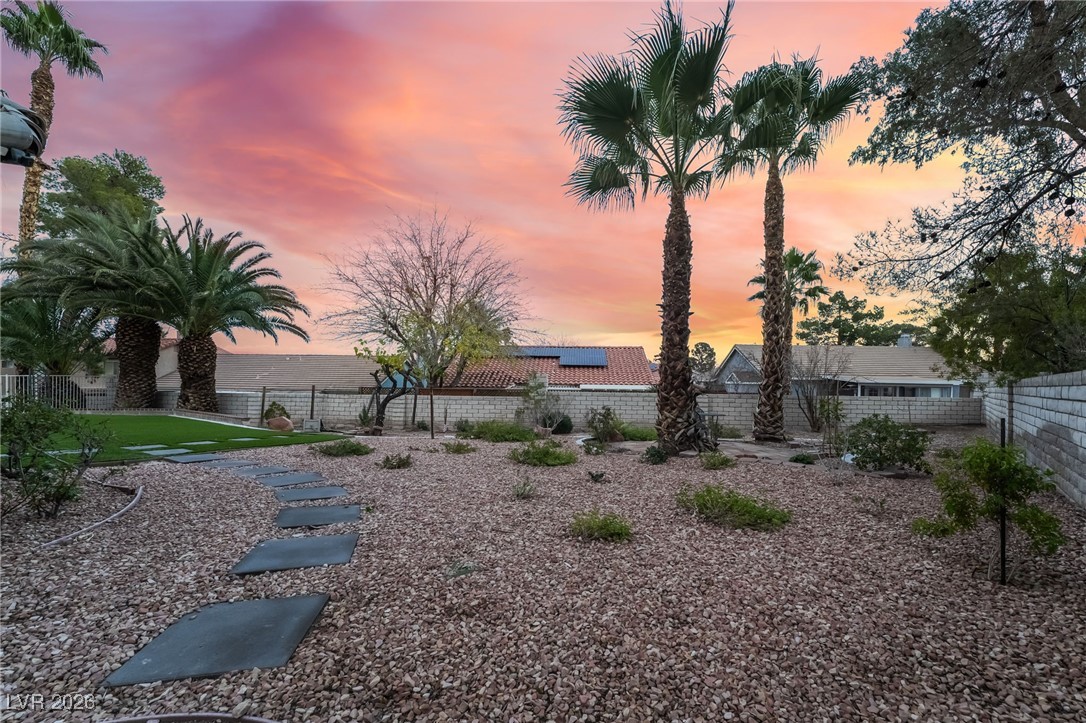 8 Hummingbird Lane Henderson NV 89014