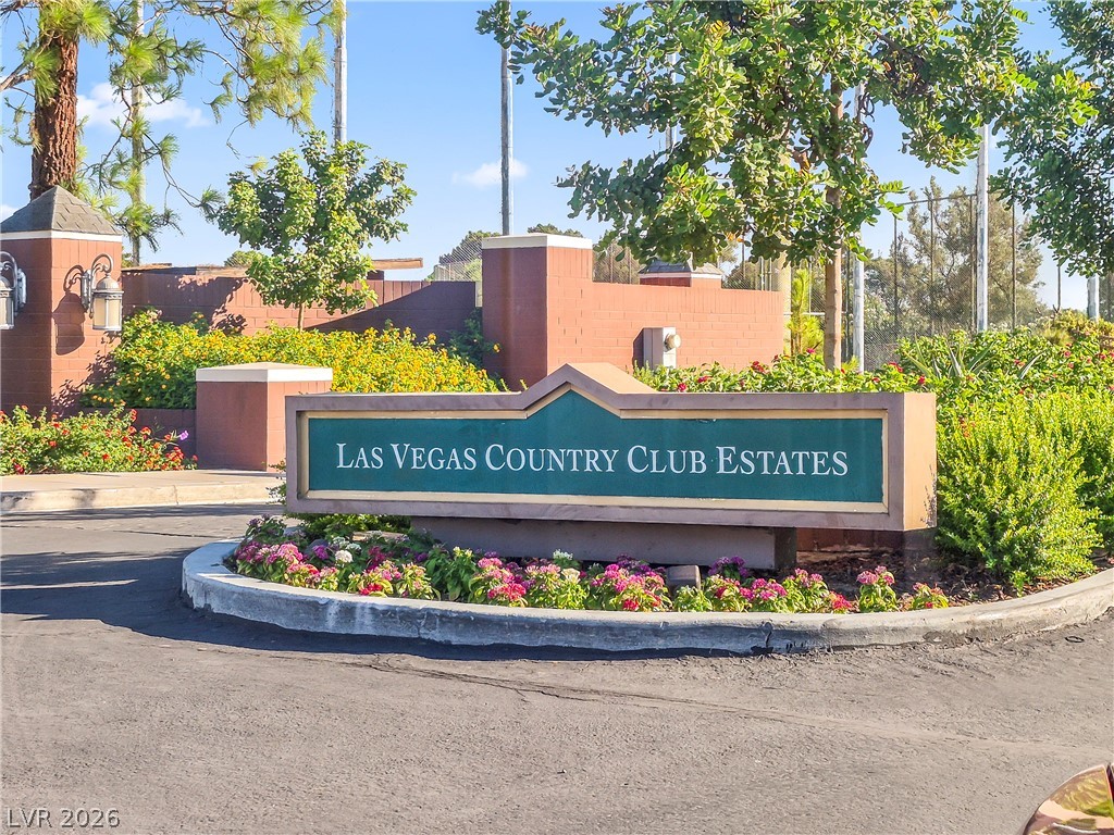 566 Tam O Shanter Las Vegas NV 89109