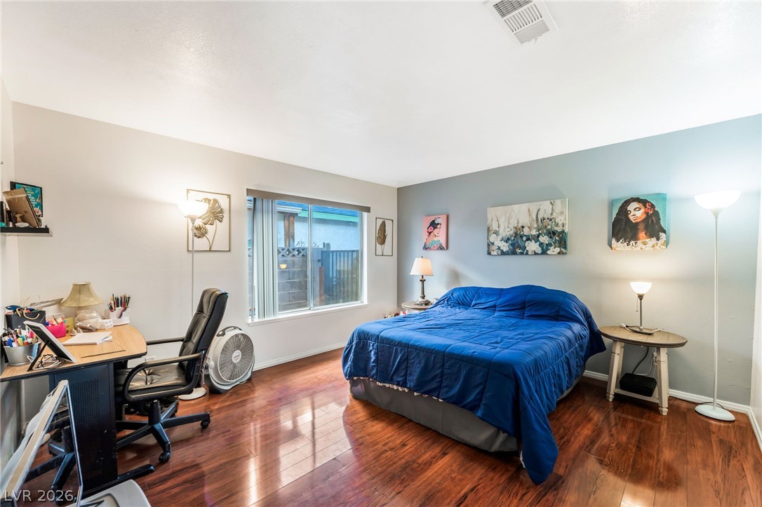 5942 Whispering Pine Avenue Las Vegas NV 89142