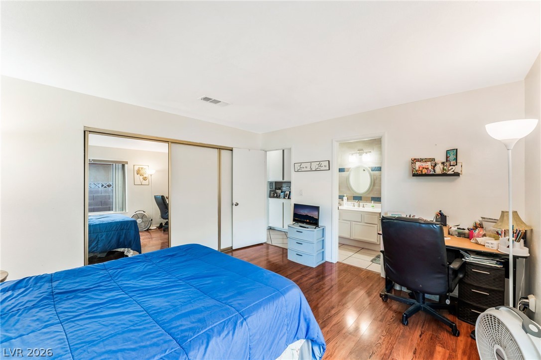 5942 Whispering Pine Avenue Las Vegas NV 89142