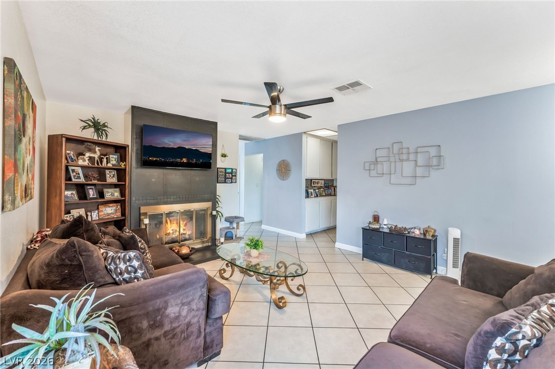 5942 Whispering Pine Avenue Las Vegas NV 89142
