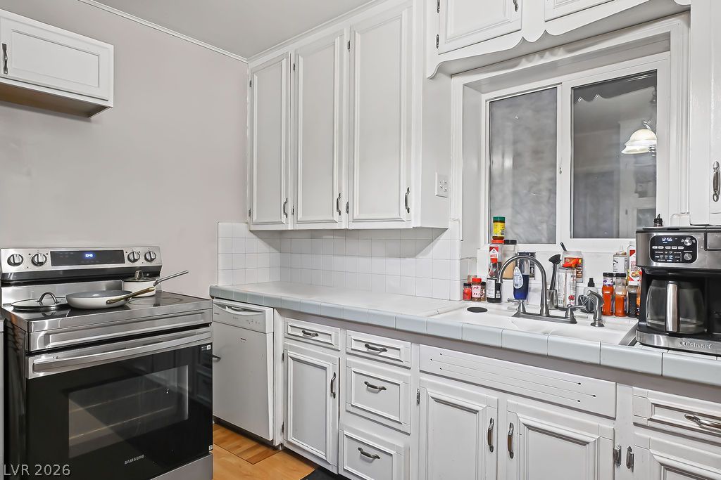 221 Circle Drive Las Vegas NV 89101