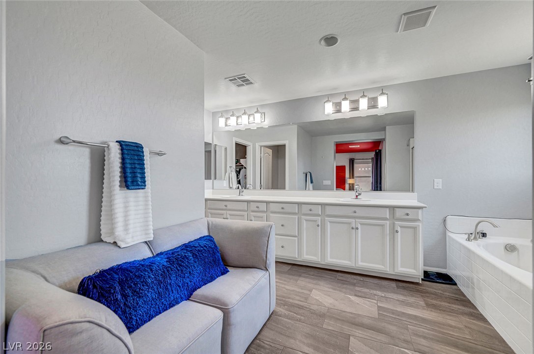 10840 Woods Hole Bay Street Las Vegas NV 89179